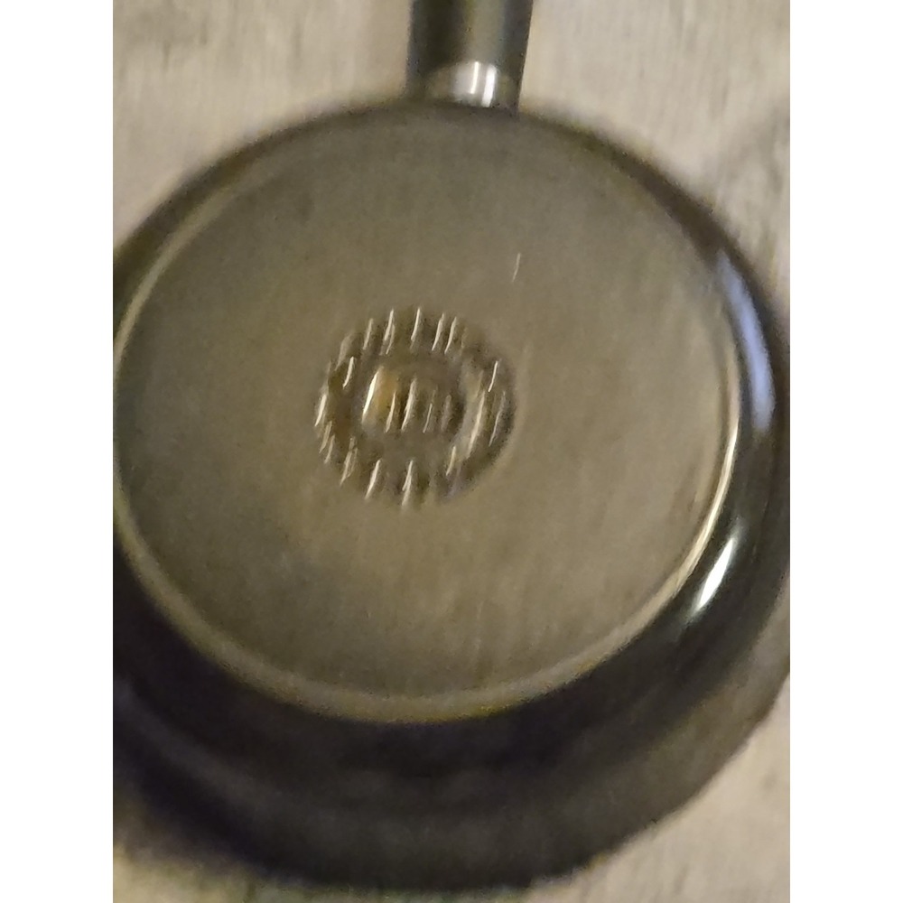 Le Creuset #18 Saucepan with Lid Black Enameled Cast Iron 1.75 Qt 2 L Phenolic - Picture 14 of 16
